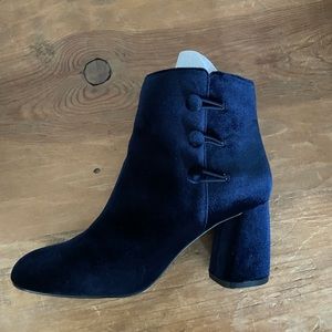 Nine West Navy blue velvet booties